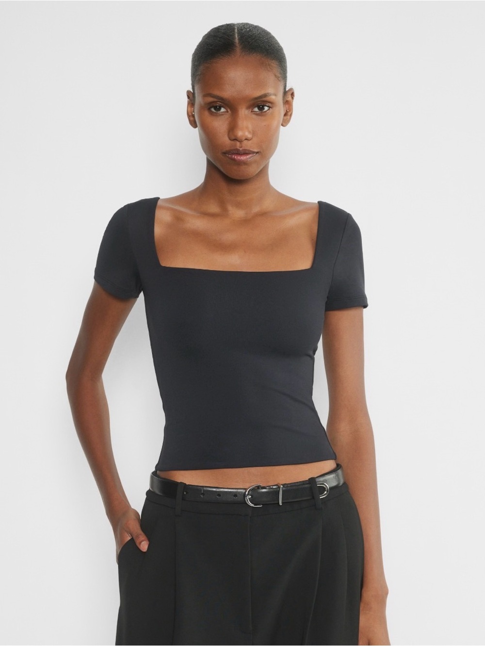 {ARITZIA} contour black square neck tee M